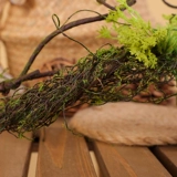 Имитационное дерево Ратан Каттан Ратан Ратан Фалан Фона Цветочный украшение ветвей и ветвей мха.