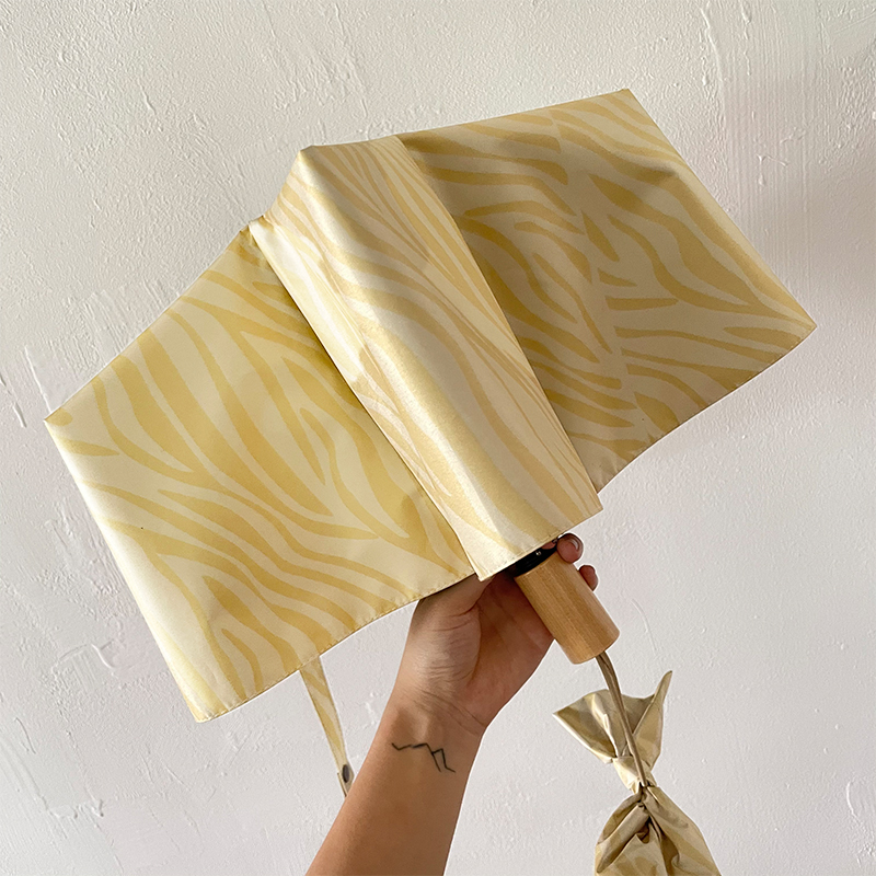Knock on warm yellow zebra Umbrella woman ins sun-shading triple-fold clear and rain-use sunscreen black glue automatic sunshade