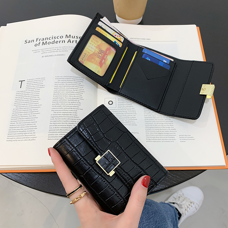 Small wallet Women in short Korean version 2021 New fashion Crocodile embossed buckle zero wallet Three-fold laminated card bag tide