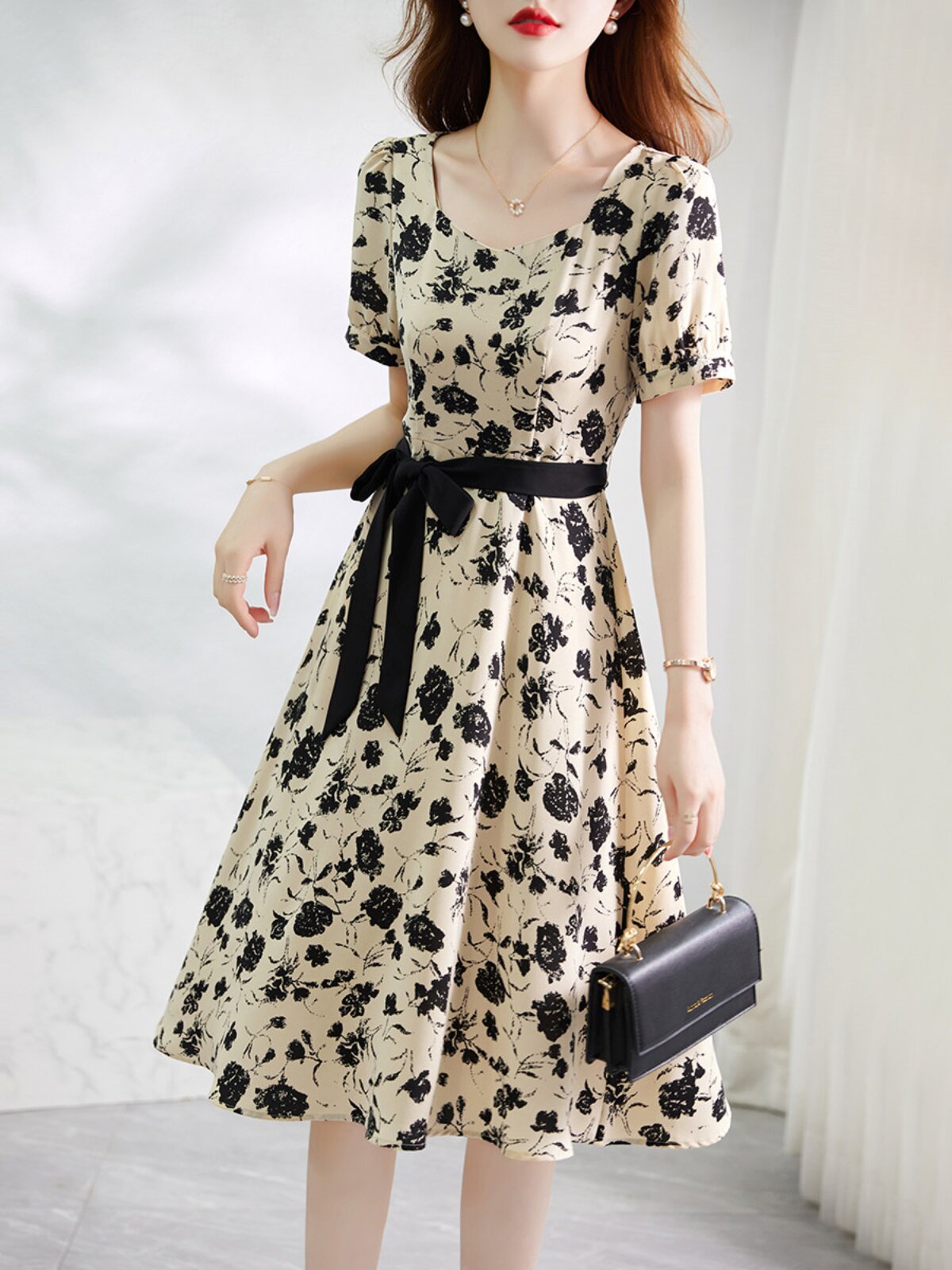 High-End Floral Rose Dress 2026 Summer New Style Waist-Slimming Retro Age-Reducing Lace-Up Mid-Length Skirt