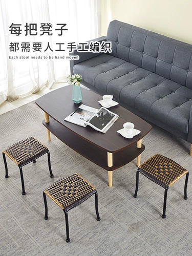 Стул табуретки ротанга.