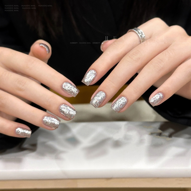 Medium and Short Length Handmade Nail Patches with a Personalized Cyberpunk Style, Silver Glitter, Exquisite Minimalist High-End Fake Nails