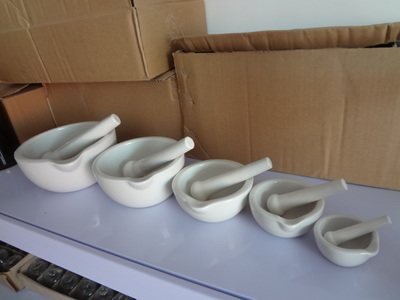 耐高温瓷质研钵与研磨棒 实验室用陶瓷研磨器 60mm至130mm多尺寸可选