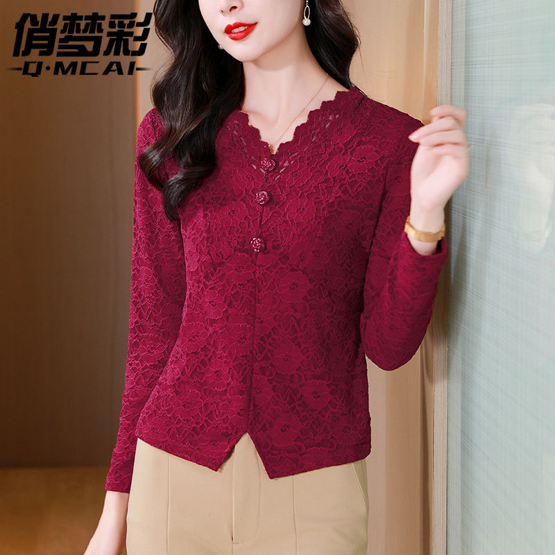 Red V-Neck Lace Base Shirt for Women, 2026 Autumn New Style, Elegant Long-Sleeve T-Shirt for Moms, Designer Slim-Fit Top