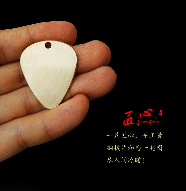 Guitar paddles Playable brass paddle necklace Metal guitar pendant pendant ornament gift