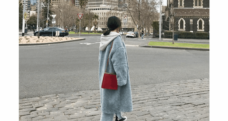 2018 mới áo len mũ lông cừu lông cỏ nữ chic bình thường hạt giả lông áo bảo vệ môi trường phần dài áo da lót lông cừu