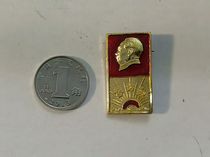 Antiques and cultural relics collection: Chairman Mao badge 1 5*2 8cm #0136
