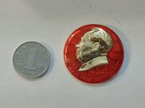Antiques and cultural relics collection category: Chairman Mao badge 3*3cm #0056