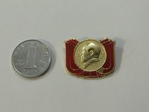 Antiques and cultural relics collection: Chairman Mao badge 1 9*2 4cm #0024