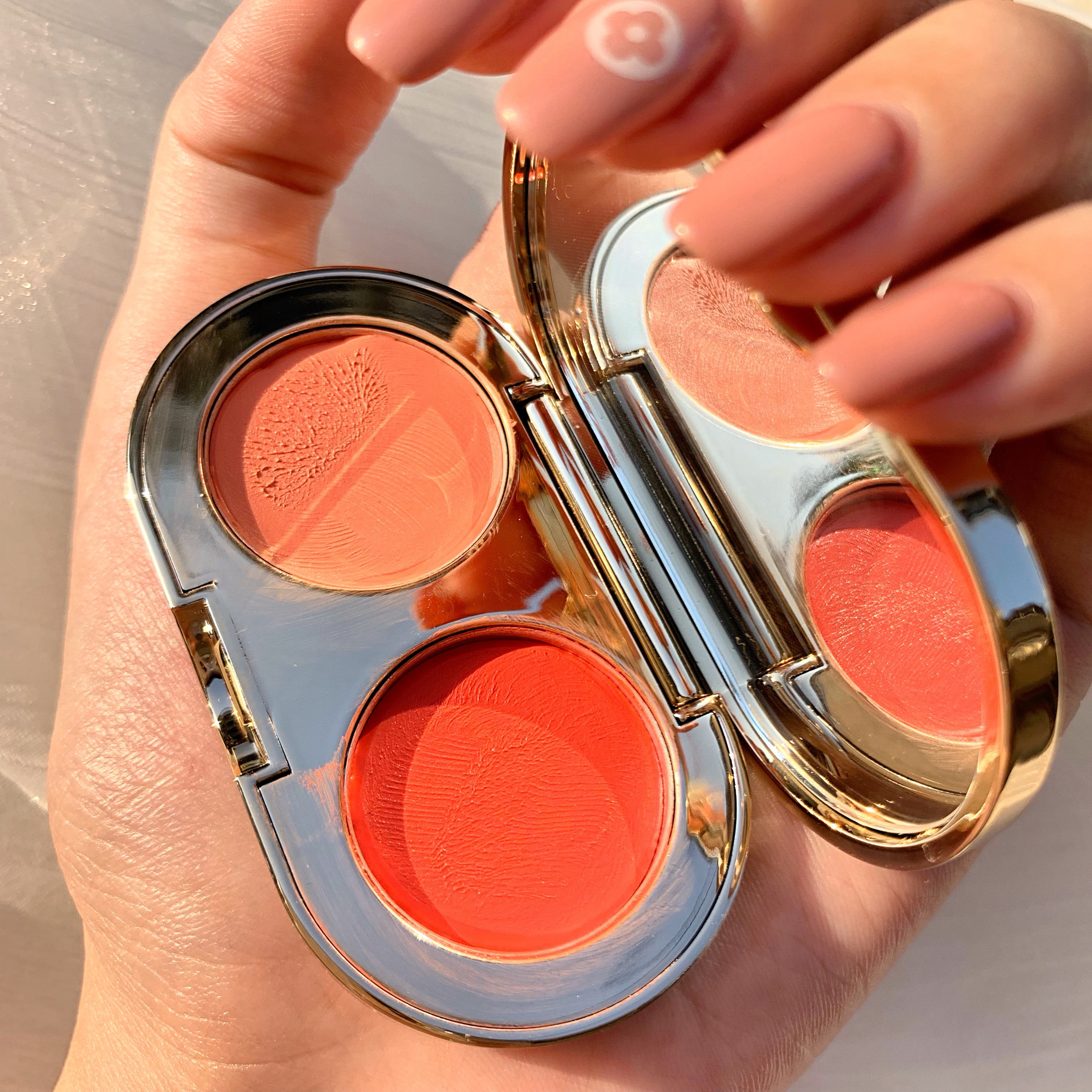 Two-color blush cream ins super hot net red with the same nude makeup to naturally brighten skin tone and sunburn female orange color plate