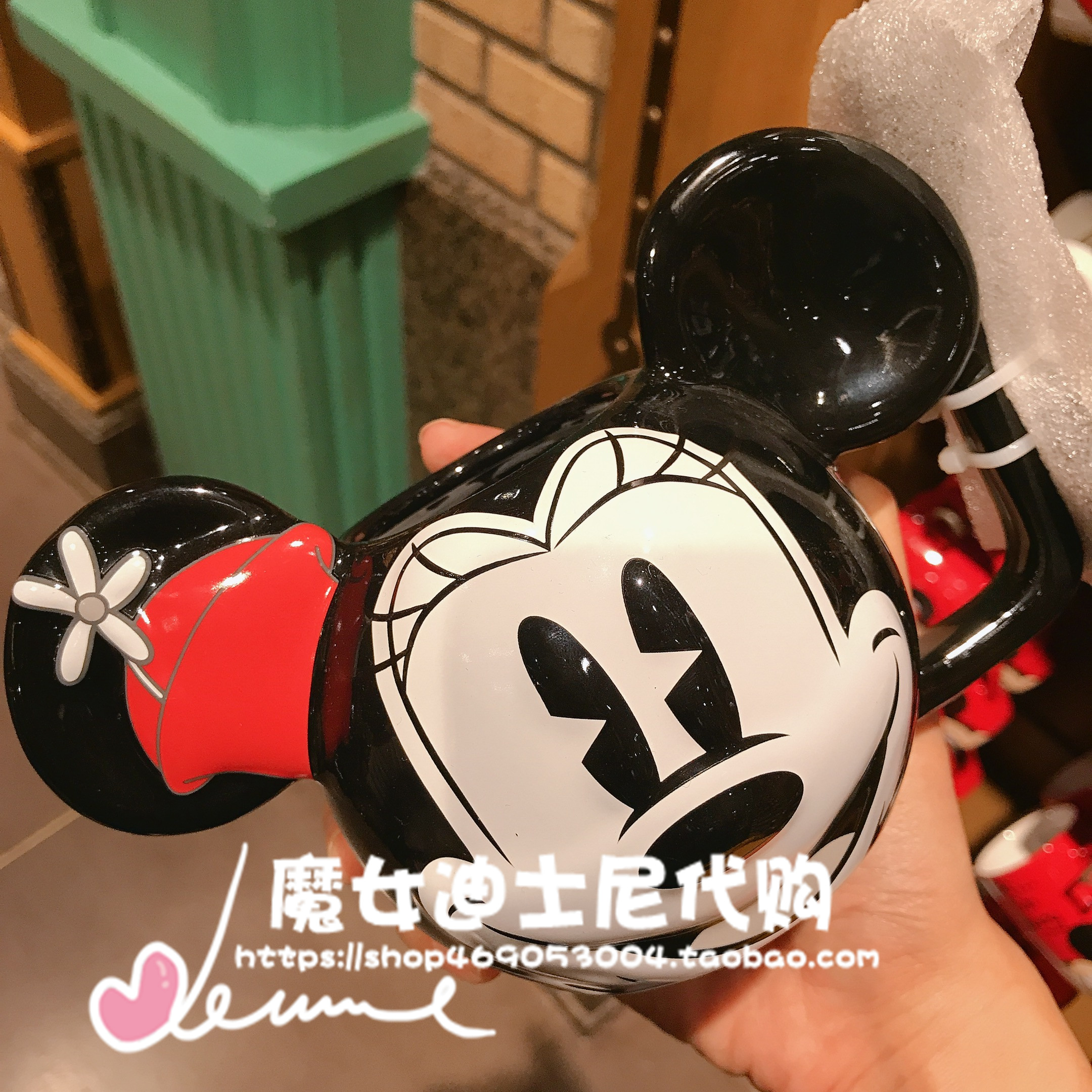 Black & Minnie Expression Cup 88Shanghai Disneyland Domestic purchasing agent Mickey Minnie Mug Donald Duck Big mouth ceramics Mark cup Water cup just