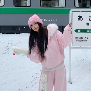 时尚新款粉色休闲外套男女大毛领卫衣宽松减龄外套裤子货号AK135图片