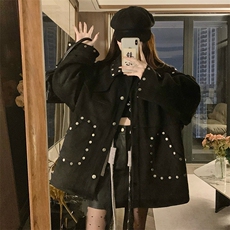 黑色