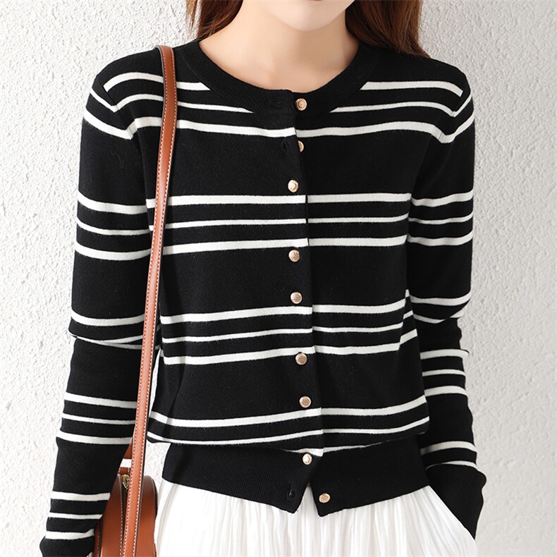 2025春季新款圆领系扣条纹拼色精纺羊毛开衫女针织小外套休闲减龄，女装羊毛衫，丹芙娇羊绒