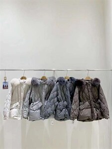 短款菱形格狐狸毛羽绒服
Size：       F图片