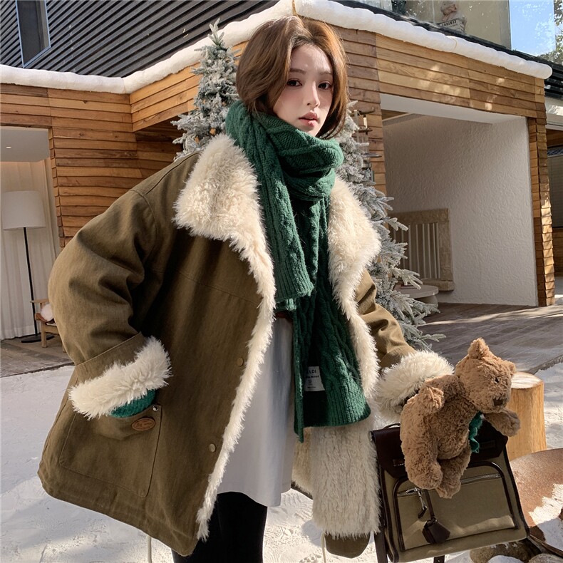 军绿色羊羔毛翻领派克棉服女2025冬季新款时尚加厚保暖工装风外套,女装派克服,2C300