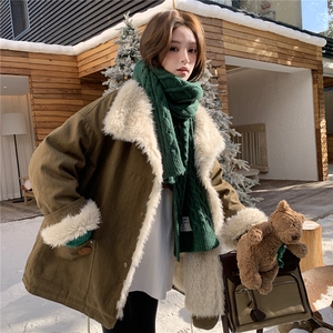军绿色羊羔毛翻领派克棉服女2025冬季新款时尚加厚保暖工装风外套图片