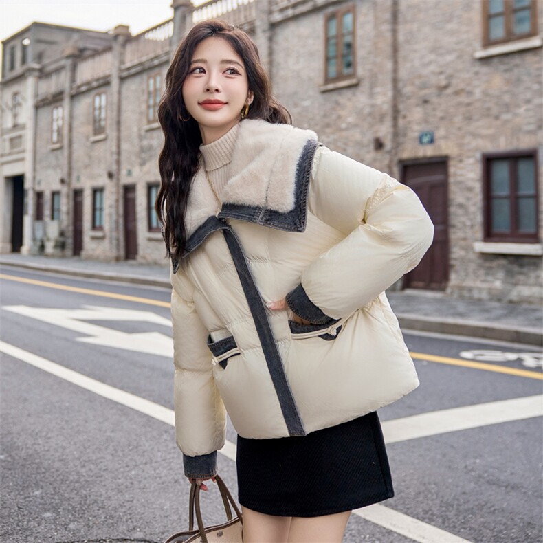 2025年冬季新款羽绒服大气拼接牛仔毛毛翻领羽绒服鸭绒外套,女装羽绒服,1C080