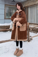 美拉德牛角扣连帽皮毛一体外套女秋冬超火好看加绒加厚羊羔毛大衣，女装皮草，2C317
