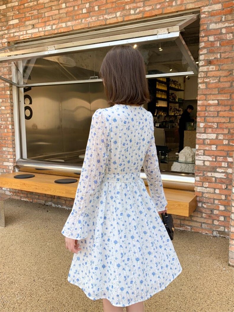V领清新小碎花甜美可爱气质修身收腰显瘦刺绣短款连衣裙,女装连衣裙,荷塘月色