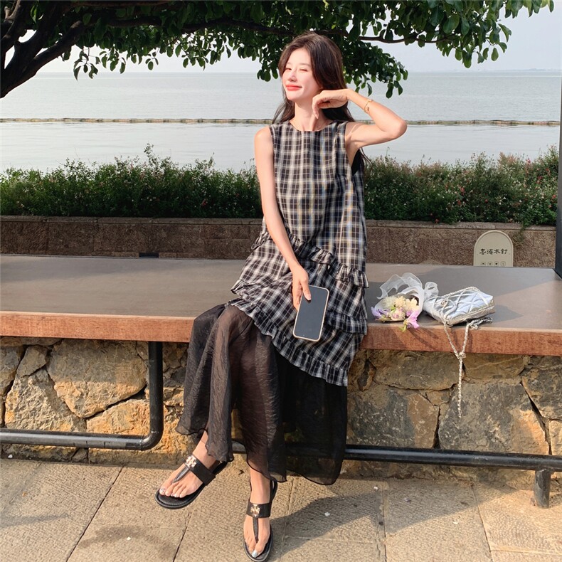 冷淡系独特别致背心裙子2025新款女初夏法式深蓝色格纹拼接连衣裙,女装连衣裙,2C216