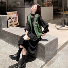复古文艺刺绣马甲春秋季新款V领针织背心宽松显瘦短款开衫，女装针织衫/毛衣，水衣源