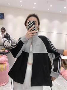 拼色款外套，百搭图片