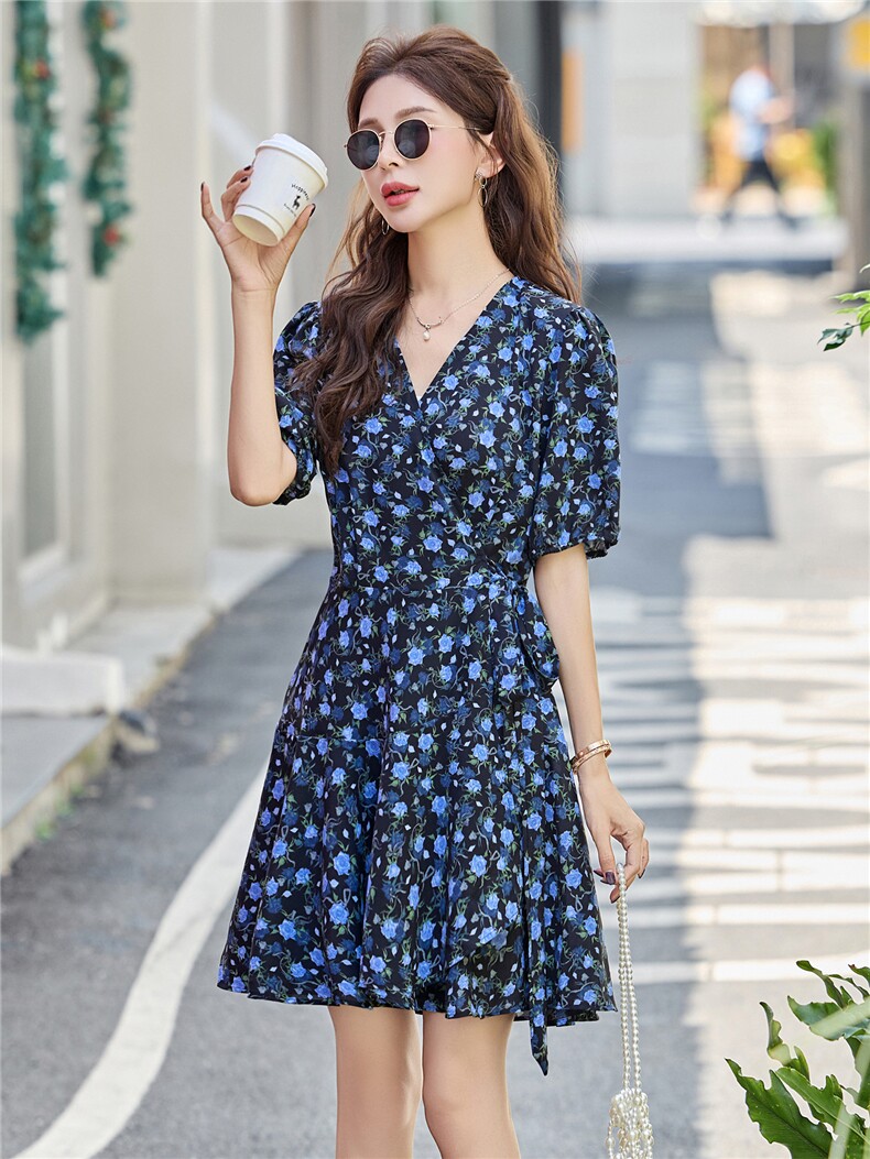 女夏2025新款气质浪漫收腰显瘦v领法式碎花一片式连衣裙,女装连衣裙,卡杰菲