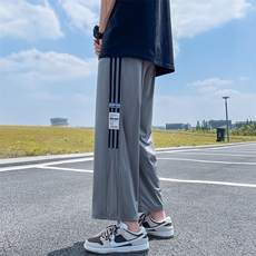灰色