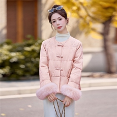 现货2026新中式时尚气质优雅真狐狸毛印花盘扣白鹅绒羽绒服，女装羽绒服，火爆靓佳人