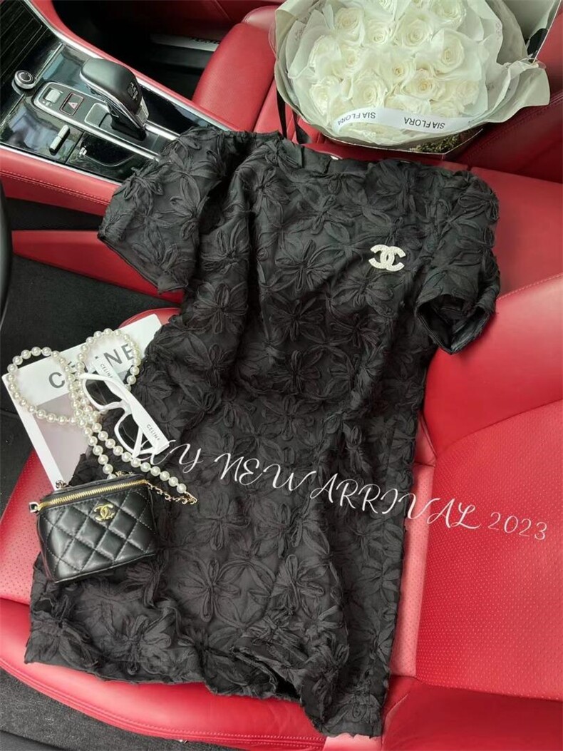 盘花工艺面料连衣裙，黑米两色，女装连衣裙，哥卓