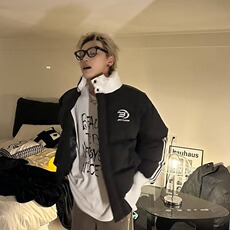 黑色