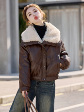 羊羔毛大翻领蛋白皮衣羽绒服女2024冬新款时尚保暖白鸭绒短款外套，女装羽绒服，意芙