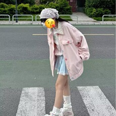 粉红色