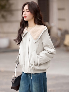 现货2025冬装新款女士时尚经典毛领可脱卸羽绒服图片