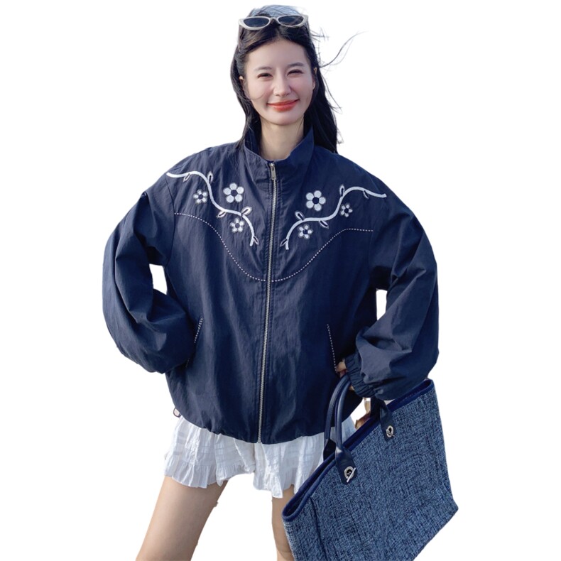 藏青色别致刺绣休闲风外套女2025年春秋季新款韩系松弛感时尚夹克,女装风衣,2C218