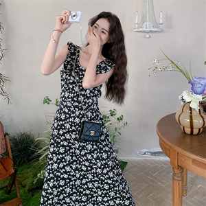 黑色复古碎花法式连衣裙2025新款女夏季度假风气质超好看背心长裙图片