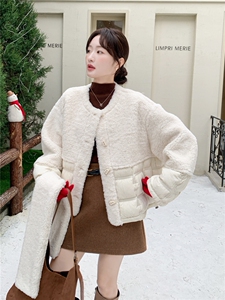现货-2025年冬季新款羊羔毛拼接羽绒服女90白鸭绒外套配围巾图片