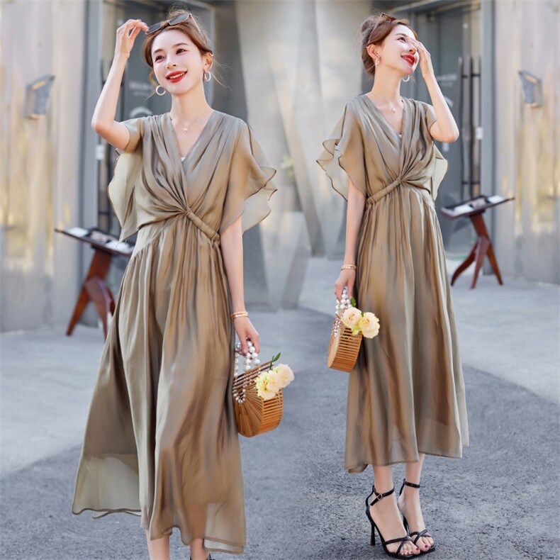 花瓣短袖女夏V领雪纺连衣裙2025新款优雅收腰显瘦法式时尚气质，女装连衣裙，阳光伊恋