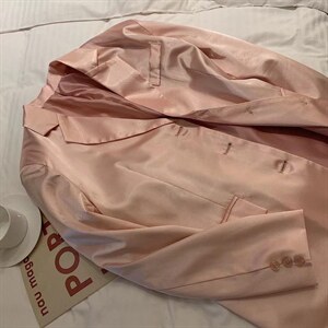 缎面西装图片