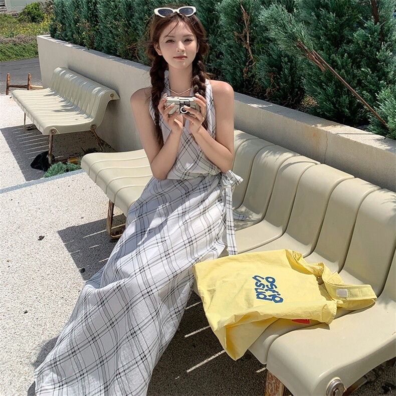氛围感无袖挂脖格纹连衣裙女2025夏季新款韩系度假风收腰显瘦长裙,女装连衣裙,浙宝305