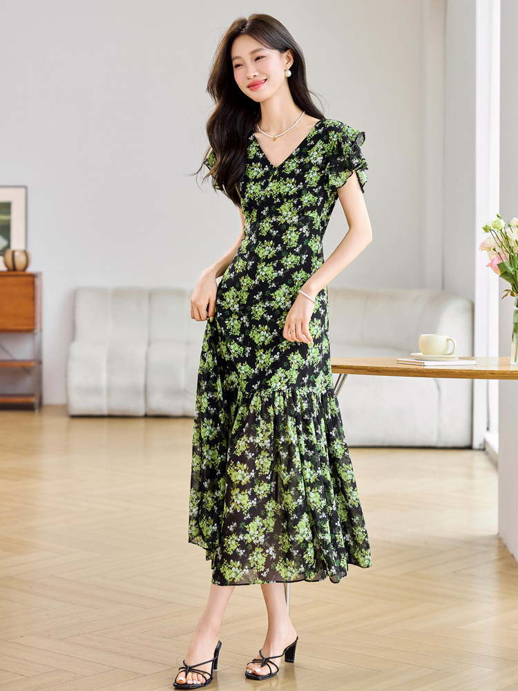 法式复古碎花连衣裙女2025夏新款时尚V领显瘦气质收腰修身鱼尾裙,女装连衣裙,魅影
