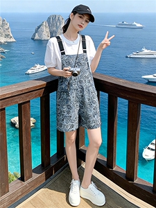 女夏季新款时尚运动休闲套装宽松显瘦减龄圆领上衣背带短裤两件套图片