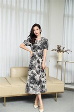 新款碎花气质连衣裙，女装连衣裙，蓝芝衣秀