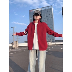 酒红色