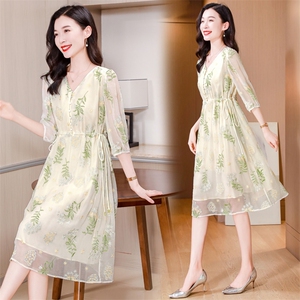 真丝连衣裙2025夏季新款大码女装衣服桑蚕丝高端精致气质碎花裙子图片