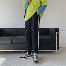 黑色