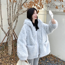浅蓝色软糯皮毛一体羊羔毛外套女秋冬2025新款温柔甜美巨好看棉服，女装皮草，2C332