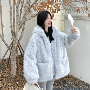浅蓝色软糯皮毛一体羊羔毛外套女秋冬2025新款温柔甜美巨好看棉服图片