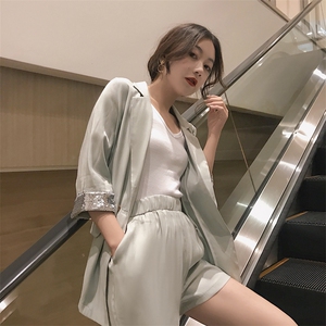 大货C327 亮丝绸缎面料高品质亮片袖口小西装两件套装图片
